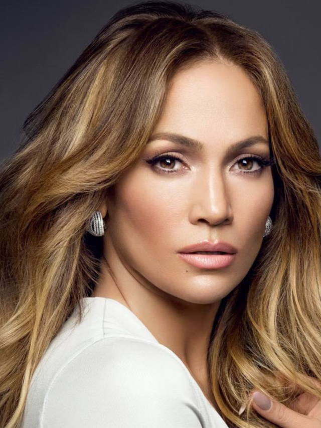 Jennifer Lopez debuted a diamond nameplate necklace while working out.